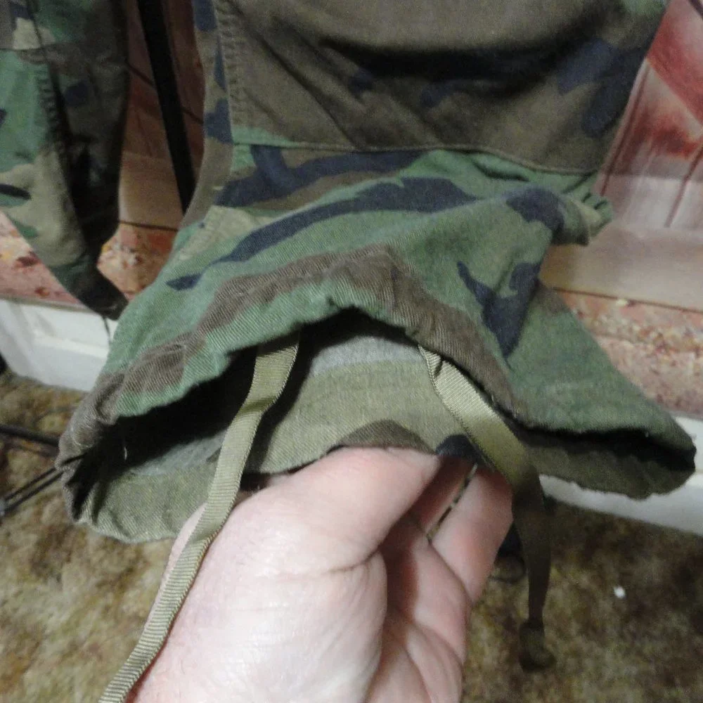 Woodland Camo cargo pants, Military vintage, EUC~Button front~reenforced…